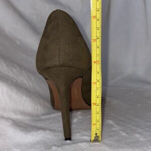Christian Siriano heel